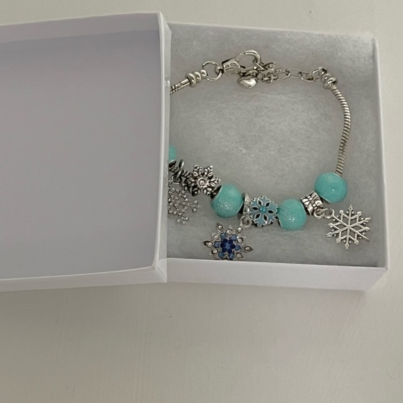 Snowflake Charm Bracelet Holiday Winter Wonderland jewelry Christmas gift - Picture 6 of 6